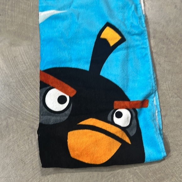 💫 38. NWT angry birds Beach Towel 26 x 58 inches Third bird only sky - Picture 3 of 3